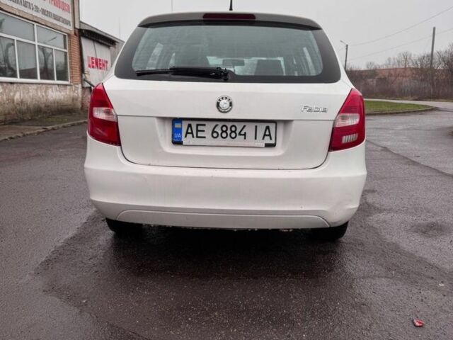 Белый Шкода Фабия, объемом двигателя 1.4 л и пробегом 230 тыс. км за 4500 $, фото 1 на Automoto.ua