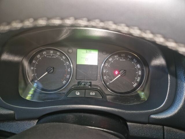 Белый Шкода Фабия, объемом двигателя 1.6 л и пробегом 136 тыс. км за 7000 $, фото 1 на Automoto.ua