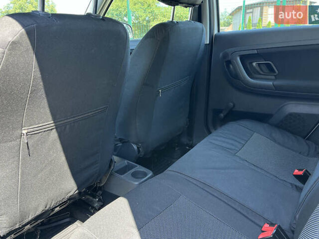 Белый Шкода Фабия, объемом двигателя 1.39 л и пробегом 266 тыс. км за 6800 $, фото 18 на Automoto.ua