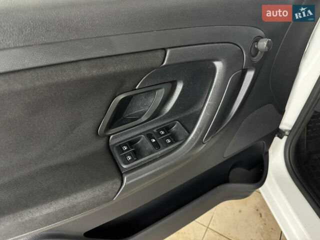 Белый Шкода Фабия, объемом двигателя 1.6 л и пробегом 300 тыс. км за 6350 $, фото 18 на Automoto.ua