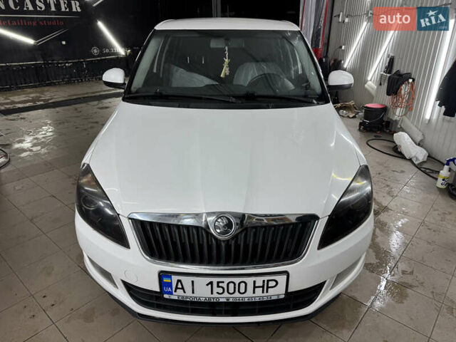 Белый Шкода Фабия, объемом двигателя 1.6 л и пробегом 300 тыс. км за 6350 $, фото 8 на Automoto.ua