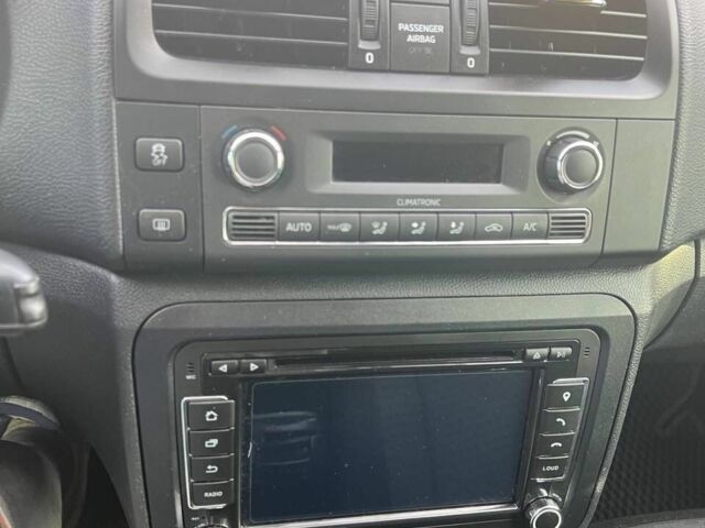 Белый Шкода Фабия, объемом двигателя 1.2 л и пробегом 192 тыс. км за 7000 $, фото 2 на Automoto.ua