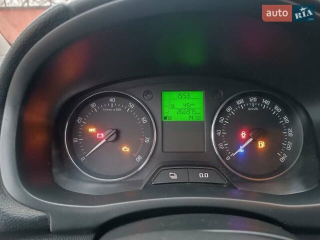 Белый Шкода Фабия, объемом двигателя 1.39 л и пробегом 266 тыс. км за 6500 $, фото 16 на Automoto.ua