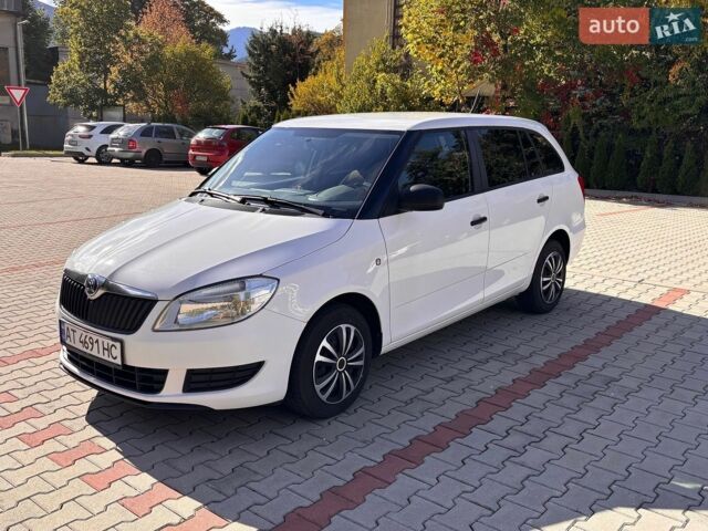Белый Шкода Фабия, объемом двигателя 1.6 л и пробегом 231 тыс. км за 5950 $, фото 2 на Automoto.ua