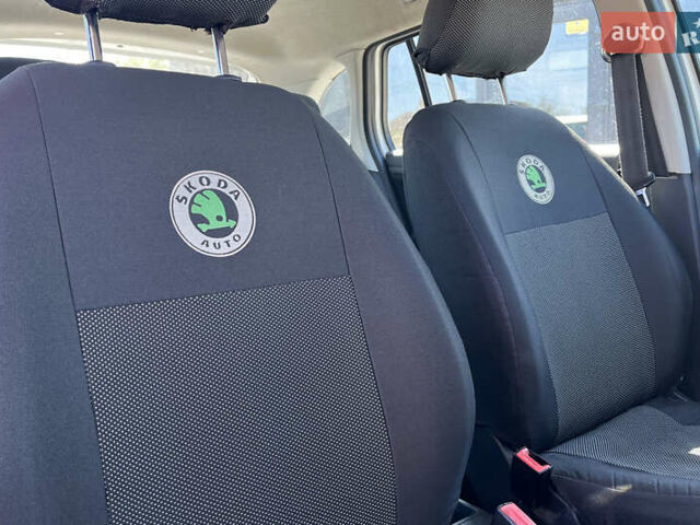 Белый Шкода Фабия, объемом двигателя 1.39 л и пробегом 266 тыс. км за 6800 $, фото 25 на Automoto.ua