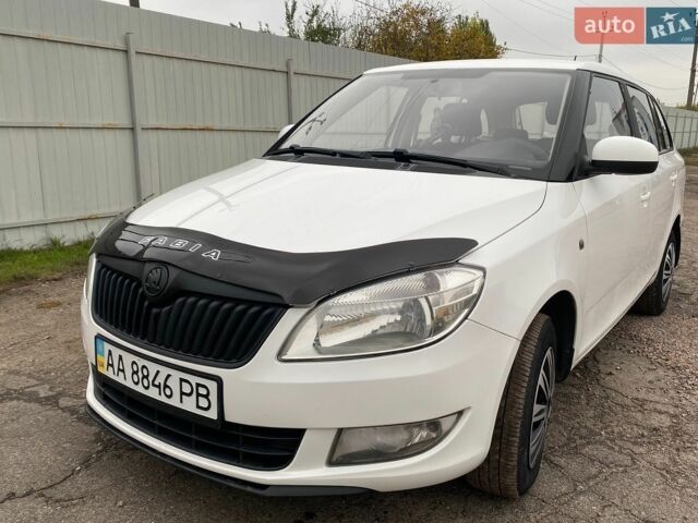 Білий Шкода Фабія, об'ємом двигуна 1.4 л та пробігом 172 тис. км за 5600 $, фото 1 на Automoto.ua