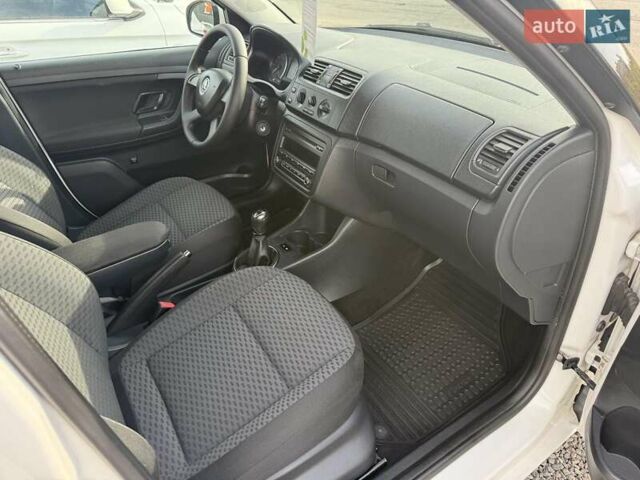 Білий Шкода Фабія, об'ємом двигуна 1.6 л та пробігом 149 тис. км за 6700 $, фото 7 на Automoto.ua