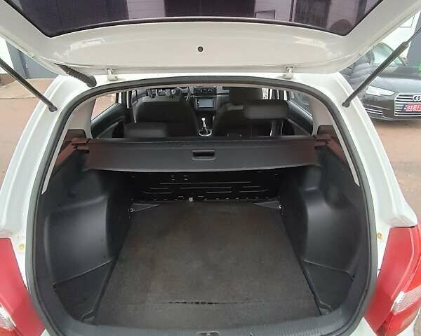 Білий Шкода Фабія, об'ємом двигуна 1.2 л та пробігом 182 тис. км за 4850 $, фото 7 на Automoto.ua