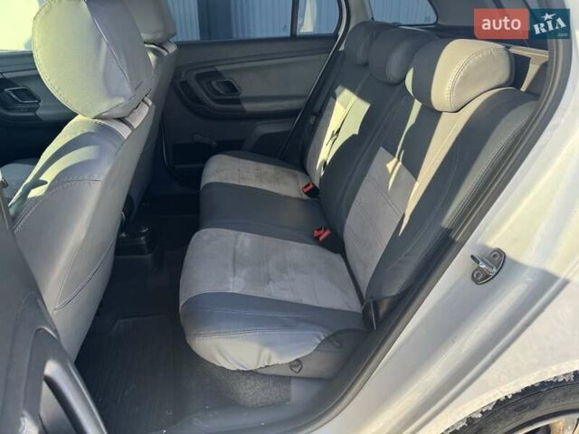 Белый Шкода Фабия, объемом двигателя 1.6 л и пробегом 306 тыс. км за 6490 $, фото 9 на Automoto.ua