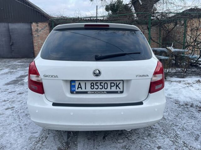 Белый Шкода Фабия, объемом двигателя 1.2 л и пробегом 208 тыс. км за 5300 $, фото 2 на Automoto.ua