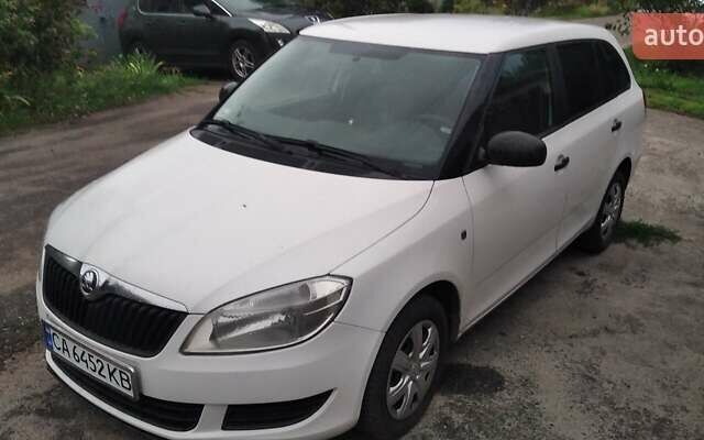 Білий Шкода Фабія, об'ємом двигуна 1.4 л та пробігом 260 тис. км за 5500 $, фото 3 на Automoto.ua