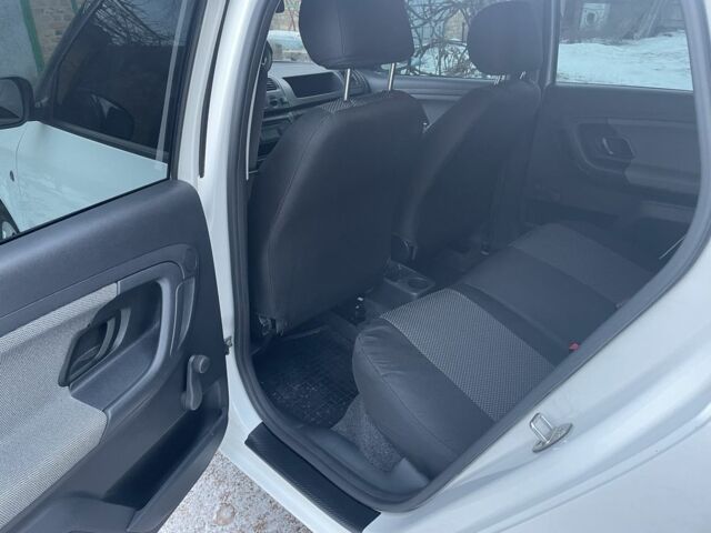 Белый Шкода Фабия, объемом двигателя 1.2 л и пробегом 208 тыс. км за 5300 $, фото 7 на Automoto.ua