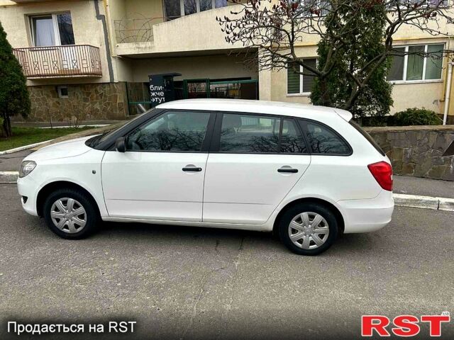 Белый Шкода Фабия, объемом двигателя 1.4 л и пробегом 105 тыс. км за 5700 $, фото 3 на Automoto.ua