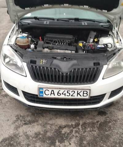 Білий Шкода Фабія, об'ємом двигуна 1.4 л та пробігом 260 тис. км за 5500 $, фото 9 на Automoto.ua