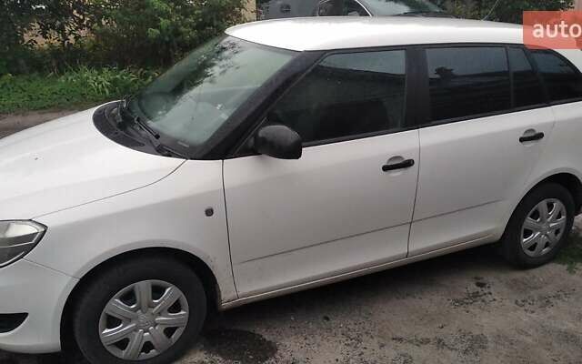 Білий Шкода Фабія, об'ємом двигуна 1.4 л та пробігом 260 тис. км за 5500 $, фото 18 на Automoto.ua