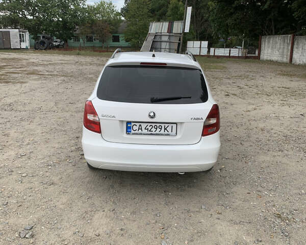 Білий Шкода Фабія, об'ємом двигуна 1.6 л та пробігом 319 тис. км за 5399 $, фото 4 на Automoto.ua
