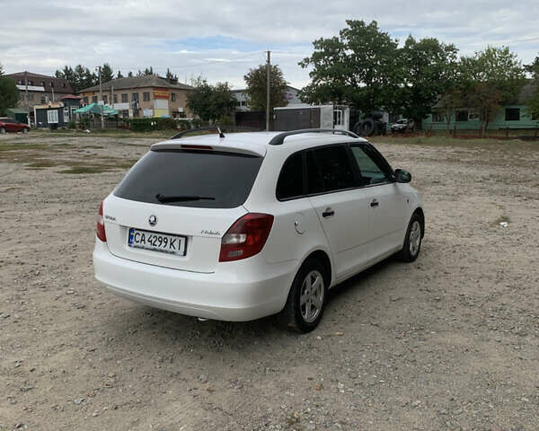 Білий Шкода Фабія, об'ємом двигуна 1.6 л та пробігом 319 тис. км за 5399 $, фото 3 на Automoto.ua