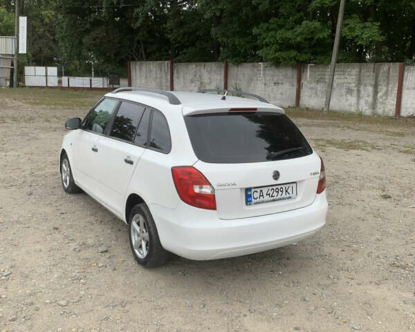 Білий Шкода Фабія, об'ємом двигуна 1.6 л та пробігом 319 тис. км за 5399 $, фото 5 на Automoto.ua