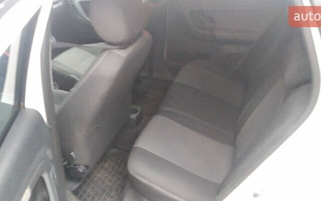 Білий Шкода Фабія, об'ємом двигуна 1.4 л та пробігом 260 тис. км за 5500 $, фото 13 на Automoto.ua