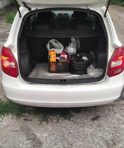 Білий Шкода Фабія, об'ємом двигуна 1.4 л та пробігом 260 тис. км за 5500 $, фото 4 на Automoto.ua