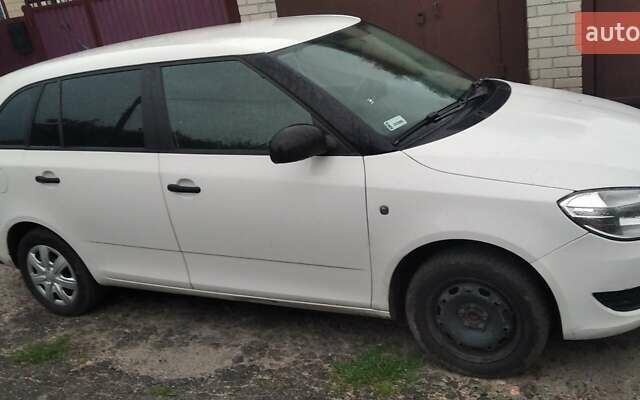 Білий Шкода Фабія, об'ємом двигуна 1.4 л та пробігом 260 тис. км за 5500 $, фото 6 на Automoto.ua