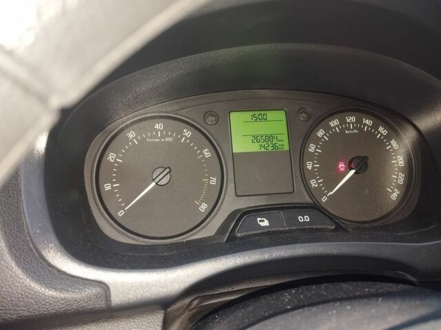 Білий Шкода Фабія, об'ємом двигуна 1.4 л та пробігом 265 тис. км за 6800 $, фото 6 на Automoto.ua