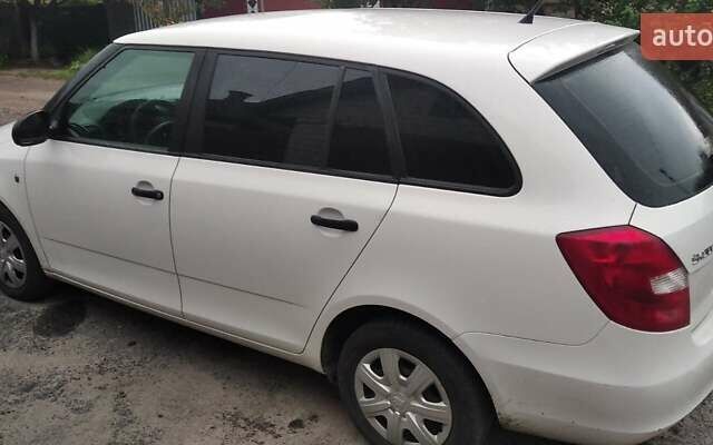 Білий Шкода Фабія, об'ємом двигуна 1.4 л та пробігом 260 тис. км за 5500 $, фото 7 на Automoto.ua