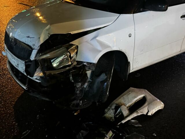 Білий Шкода Фабія, об'ємом двигуна 1.6 л та пробігом 320 тис. км за 4500 $, фото 1 на Automoto.ua