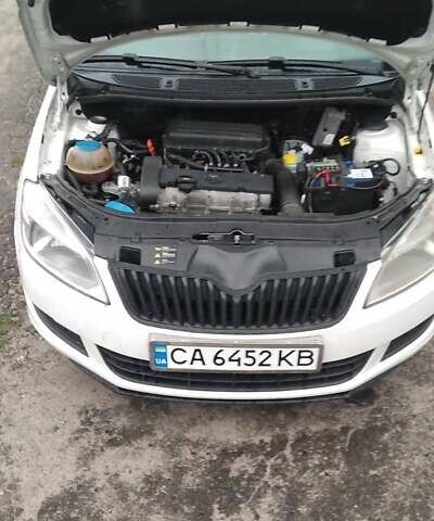 Білий Шкода Фабія, об'ємом двигуна 1.4 л та пробігом 260 тис. км за 5500 $, фото 5 на Automoto.ua