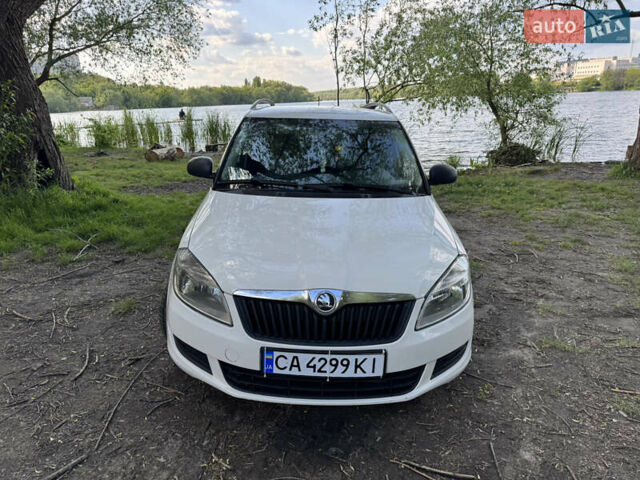 Білий Шкода Фабія, об'ємом двигуна 1.6 л та пробігом 302 тис. км за 5500 $, фото 1 на Automoto.ua