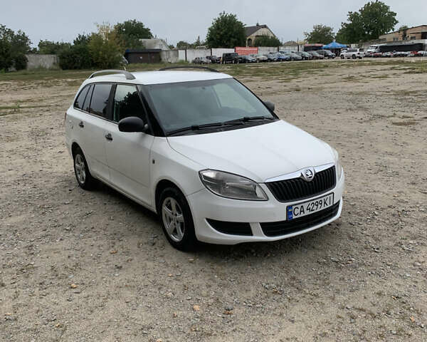 Білий Шкода Фабія, об'ємом двигуна 1.6 л та пробігом 319 тис. км за 5399 $, фото 2 на Automoto.ua