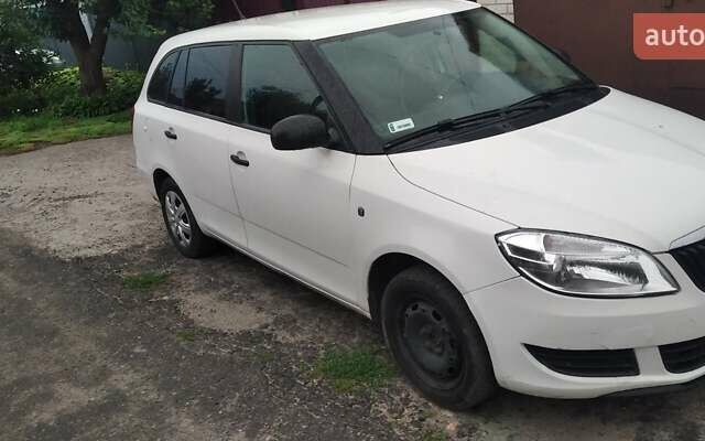 Білий Шкода Фабія, об'ємом двигуна 1.4 л та пробігом 260 тис. км за 5500 $, фото 23 на Automoto.ua