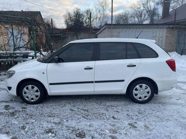Белый Шкода Фабия, объемом двигателя 1.2 л и пробегом 208 тыс. км за 5300 $, фото 1 на Automoto.ua