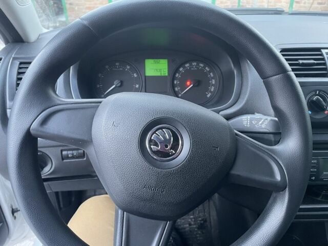 Белый Шкода Фабия, объемом двигателя 1.2 л и пробегом 208 тыс. км за 5300 $, фото 11 на Automoto.ua