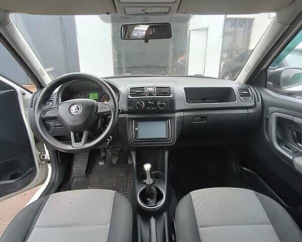 Білий Шкода Фабія, об'ємом двигуна 1.2 л та пробігом 182 тис. км за 4850 $, фото 6 на Automoto.ua