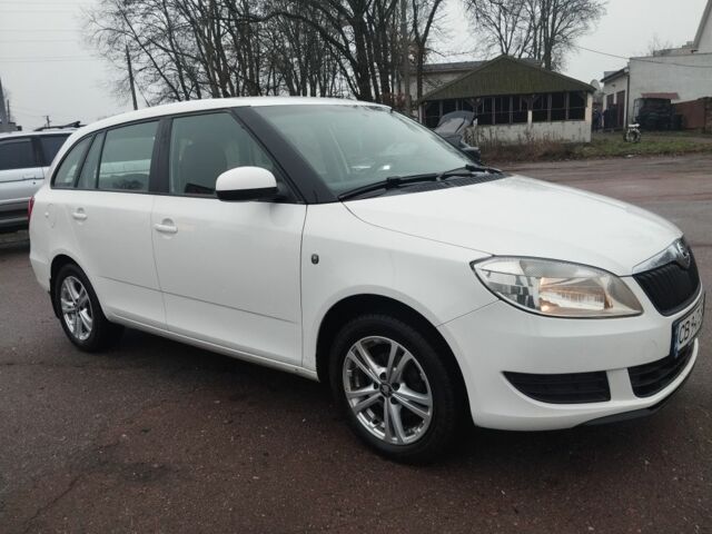 Білий Шкода Фабія, об'ємом двигуна 1.4 л та пробігом 265 тис. км за 6800 $, фото 1 на Automoto.ua