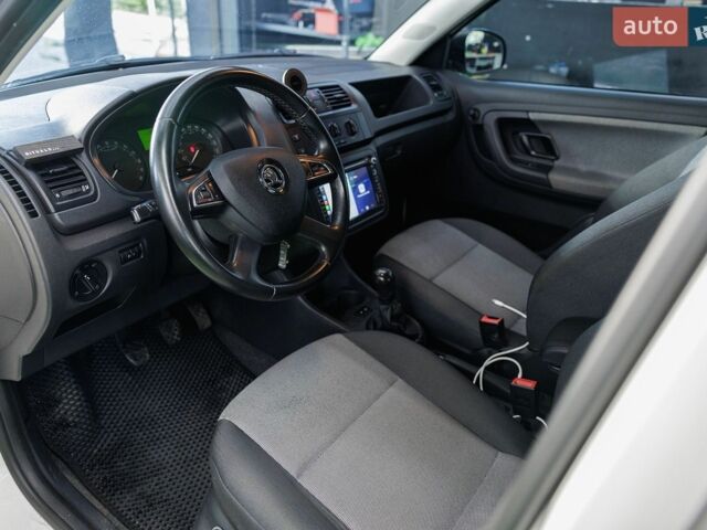 Білий Шкода Фабія, об'ємом двигуна 1.6 л та пробігом 268 тис. км за 6700 $, фото 11 на Automoto.ua