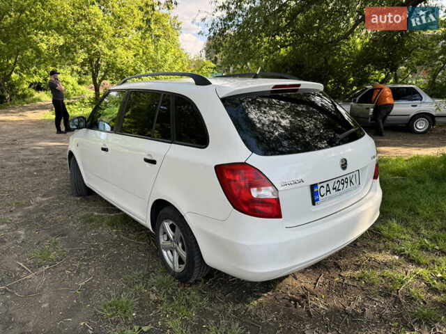 Білий Шкода Фабія, об'ємом двигуна 1.6 л та пробігом 302 тис. км за 5500 $, фото 3 на Automoto.ua