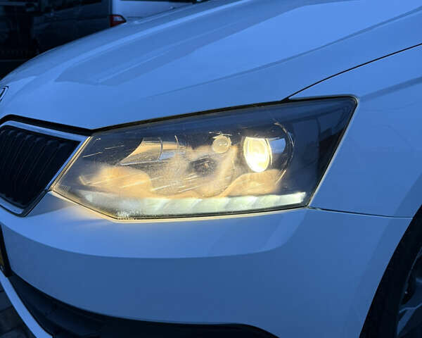 Білий Шкода Фабія, об'ємом двигуна 1.4 л та пробігом 176 тис. км за 8300 $, фото 28 на Automoto.ua