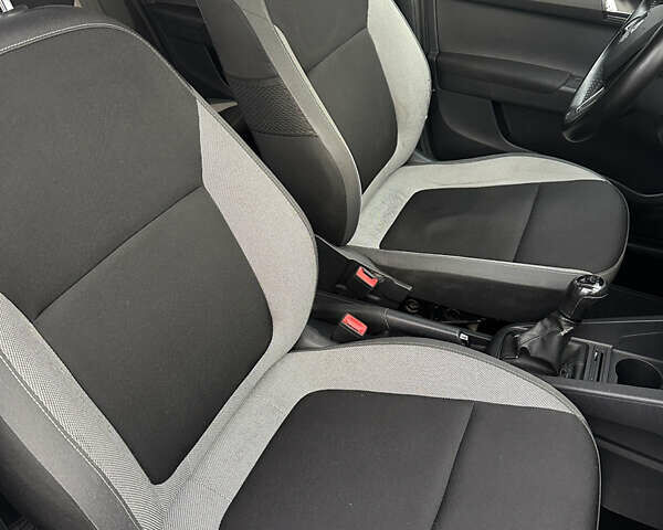 Белый Шкода Фабия, объемом двигателя 1.42 л и пробегом 188 тыс. км за 7500 $, фото 10 на Automoto.ua