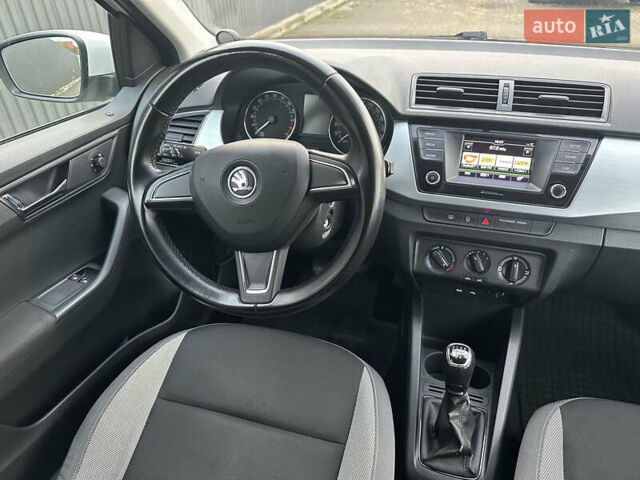 Белый Шкода Фабия, объемом двигателя 1.42 л и пробегом 188 тыс. км за 7500 $, фото 11 на Automoto.ua