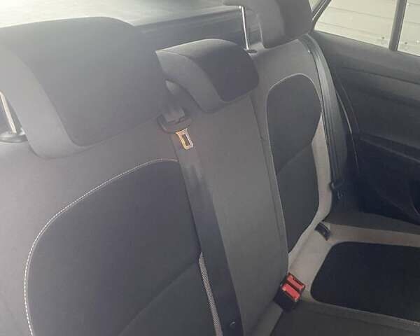 Белый Шкода Фабия, объемом двигателя 1.4 л и пробегом 280 тыс. км за 7500 $, фото 13 на Automoto.ua