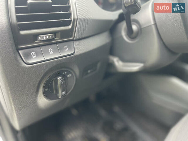 Белый Шкода Фабия, объемом двигателя 1.42 л и пробегом 270 тыс. км за 6500 $, фото 12 на Automoto.ua