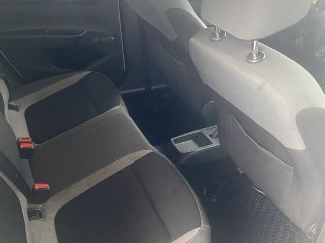 Білий Шкода Фабія, об'ємом двигуна 1.4 л та пробігом 280 тис. км за 7500 $, фото 13 на Automoto.ua