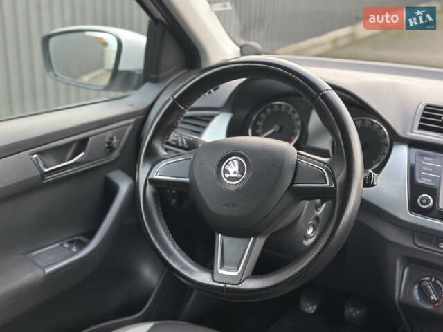 Белый Шкода Фабия, объемом двигателя 1.42 л и пробегом 188 тыс. км за 7500 $, фото 12 на Automoto.ua