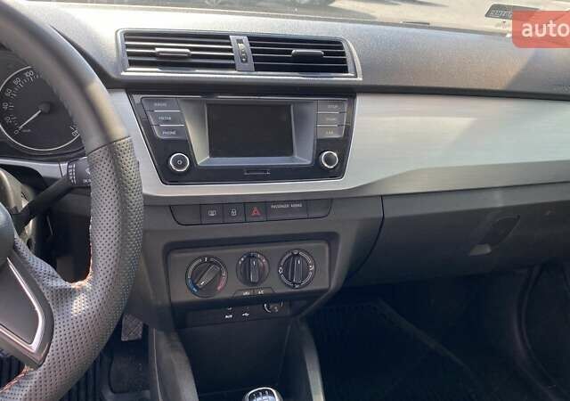 Белый Шкода Фабия, объемом двигателя 1 л и пробегом 82 тыс. км за 6700 $, фото 7 на Automoto.ua