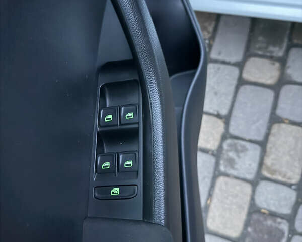 Білий Шкода Фабія, об'ємом двигуна 1.4 л та пробігом 176 тис. км за 8300 $, фото 18 на Automoto.ua