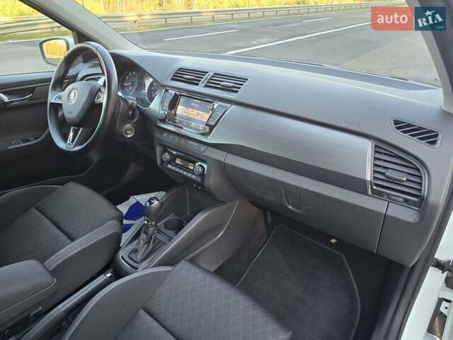 Белый Шкода Фабия, объемом двигателя 1.2 л и пробегом 198 тыс. км за 11499 $, фото 35 на Automoto.ua