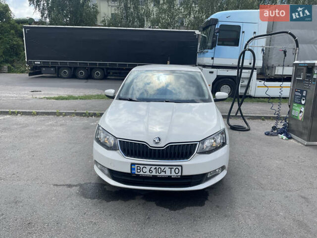 Белый Шкода Фабия, объемом двигателя 1.4 л и пробегом 273 тыс. км за 7000 $, фото 2 на Automoto.ua