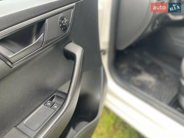 Белый Шкода Фабия, объемом двигателя 1.42 л и пробегом 270 тыс. км за 6500 $, фото 7 на Automoto.ua